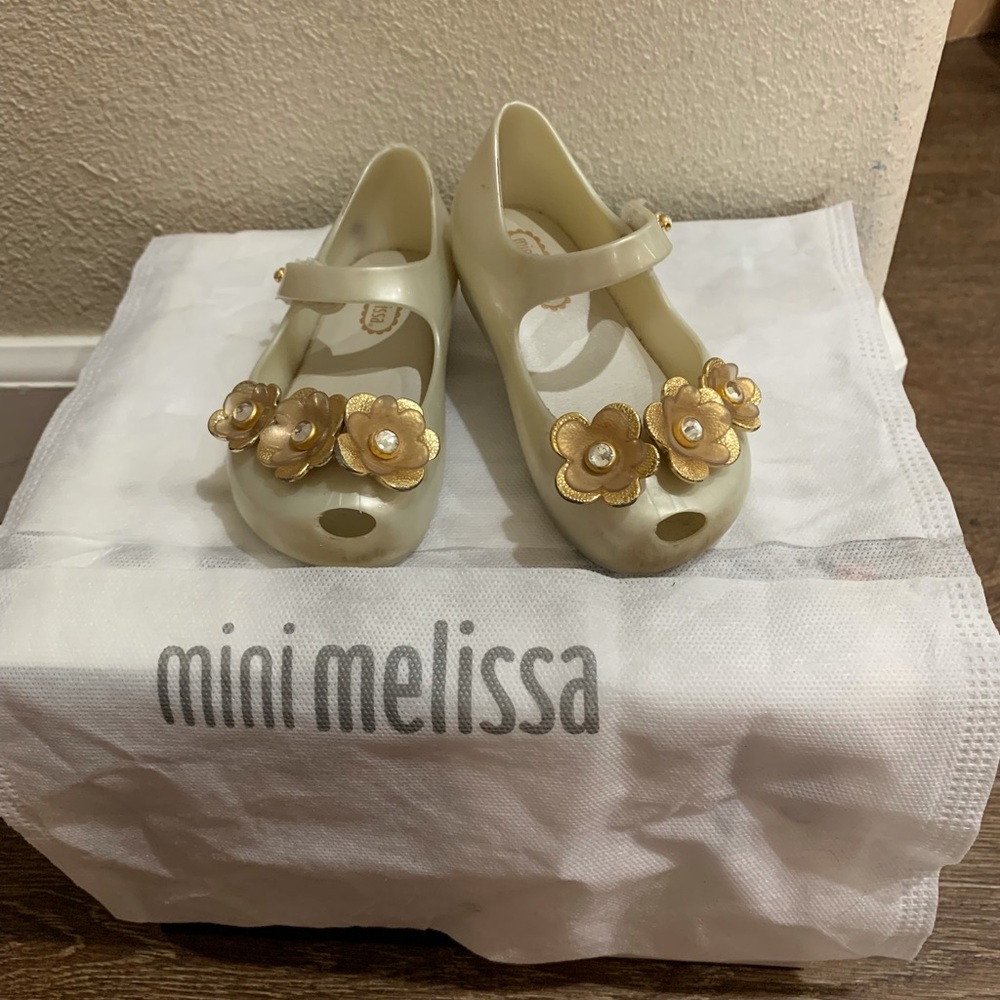 Mini Melissa gold flats, size 7